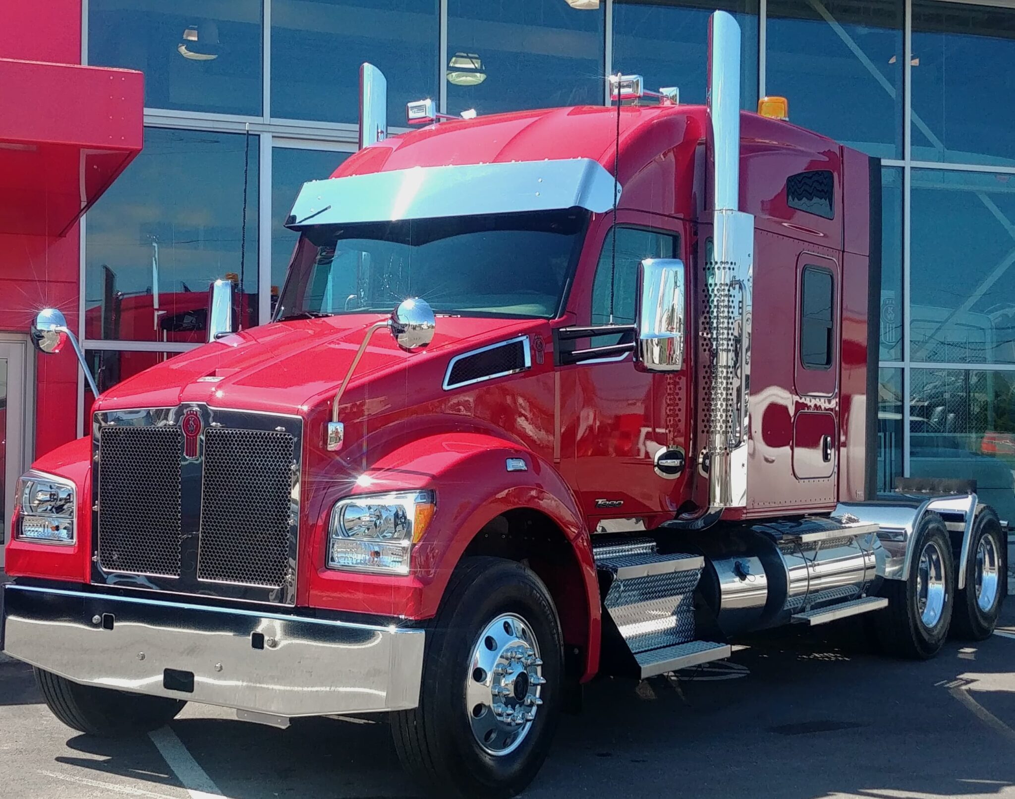 76-Inch Mid-Roof Sleeper Now Available for T680, T880