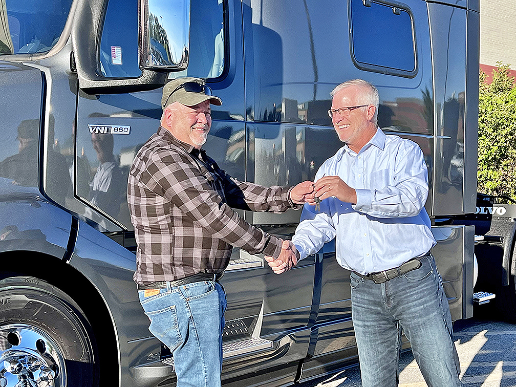 Owneroperator Tony Green wins 2022 Landstar Deliver to Win Truck