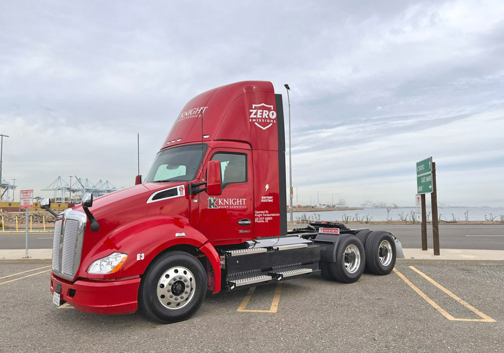 Knight Swift Becomes First Major US Fleet To Receive Kenworth T680E   Knight 