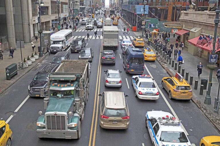 Trucking Association of New York won’t drop lawsuit after governor’s pause of Manhattan toll