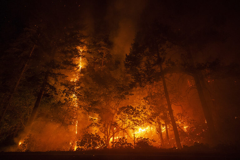 California wildfires continue devastation, spread smoke across west coast