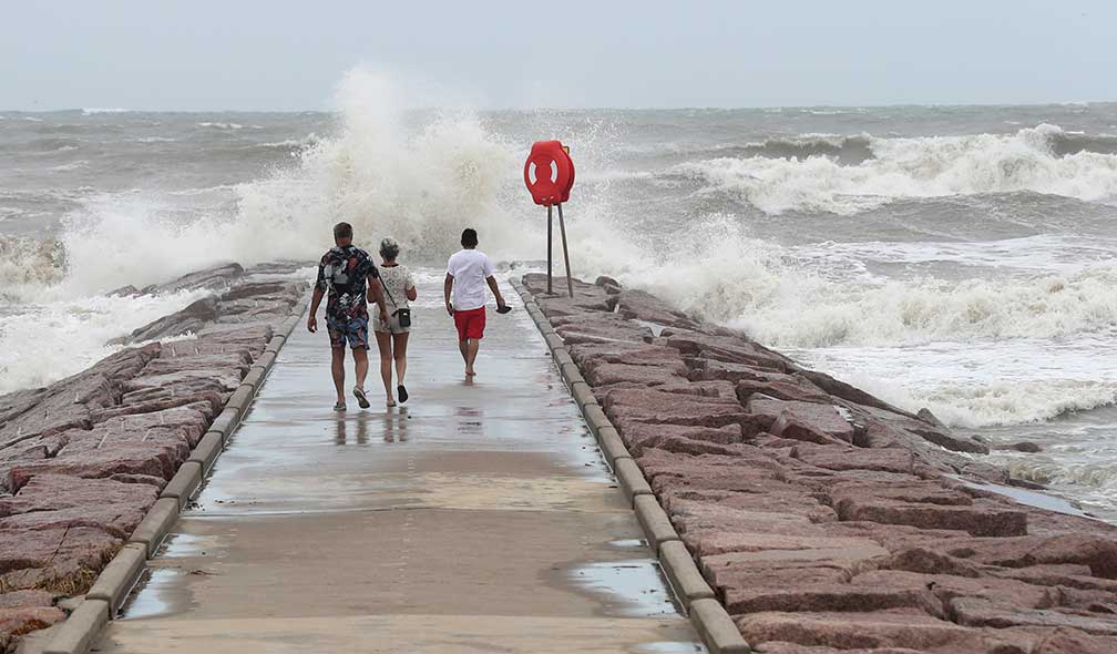 Beryl Makes Landfall In Texas As Category 1 Hurricane, Knocks Out Power ...