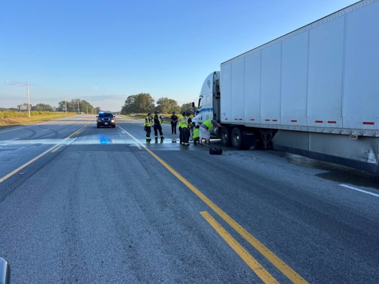 Fuel spill from tractor trailer crash shuts down Georgia highway