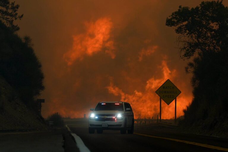 Lightning could worsen out-of-control wildfire east of LA