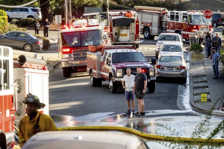 Firefighters battle ‘diablo wind’ to extinguish Oakland fire that burned 2 homes