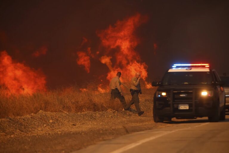 Wildfire shuts down Interstate 5 in California