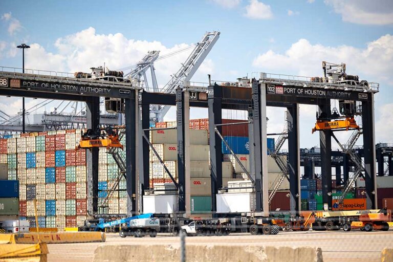 US dockworkers threaten to strike against automation, creating economic uncertainty