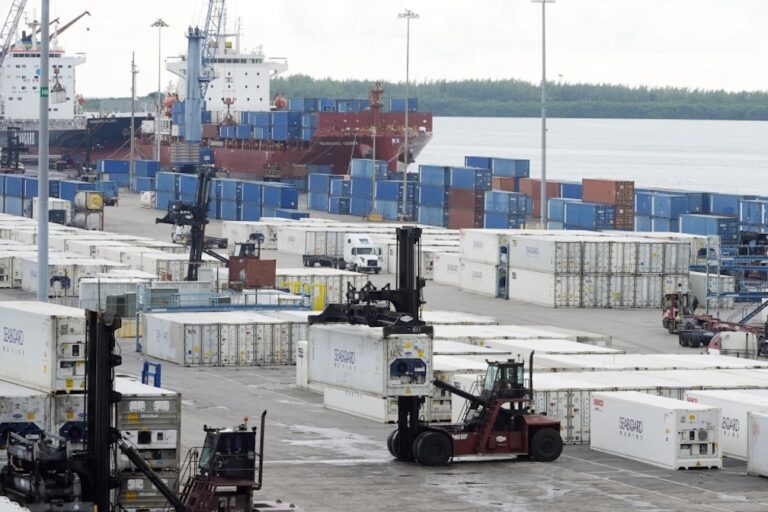 US dockworkers approve 6-year contract, averting a strike