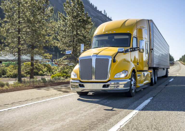 Truckstop, FTR: Spot rates rise modestly for all equipment types