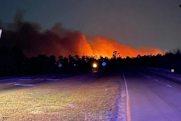 Crews battle wildfires in North and South Carolina amid dry conditions and gusty winds