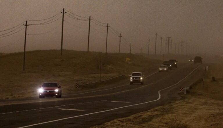 Dust storms and strong winds rage across New Mexico as transit authorities close major highways